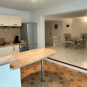 Location Rez De Maison Dans Quartier Hébergement de vacances